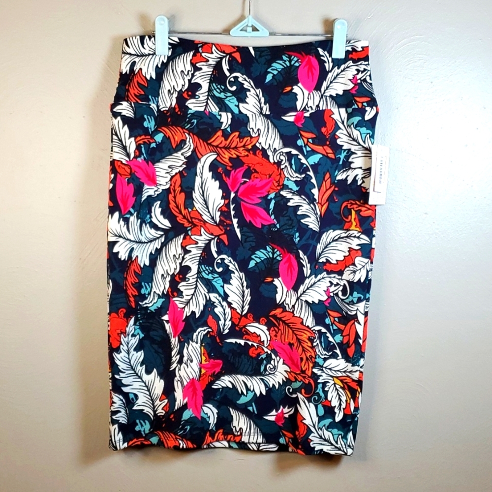 NWT Lularoe stretch skirt. Multicolor, beautiful leaf design. Size medium